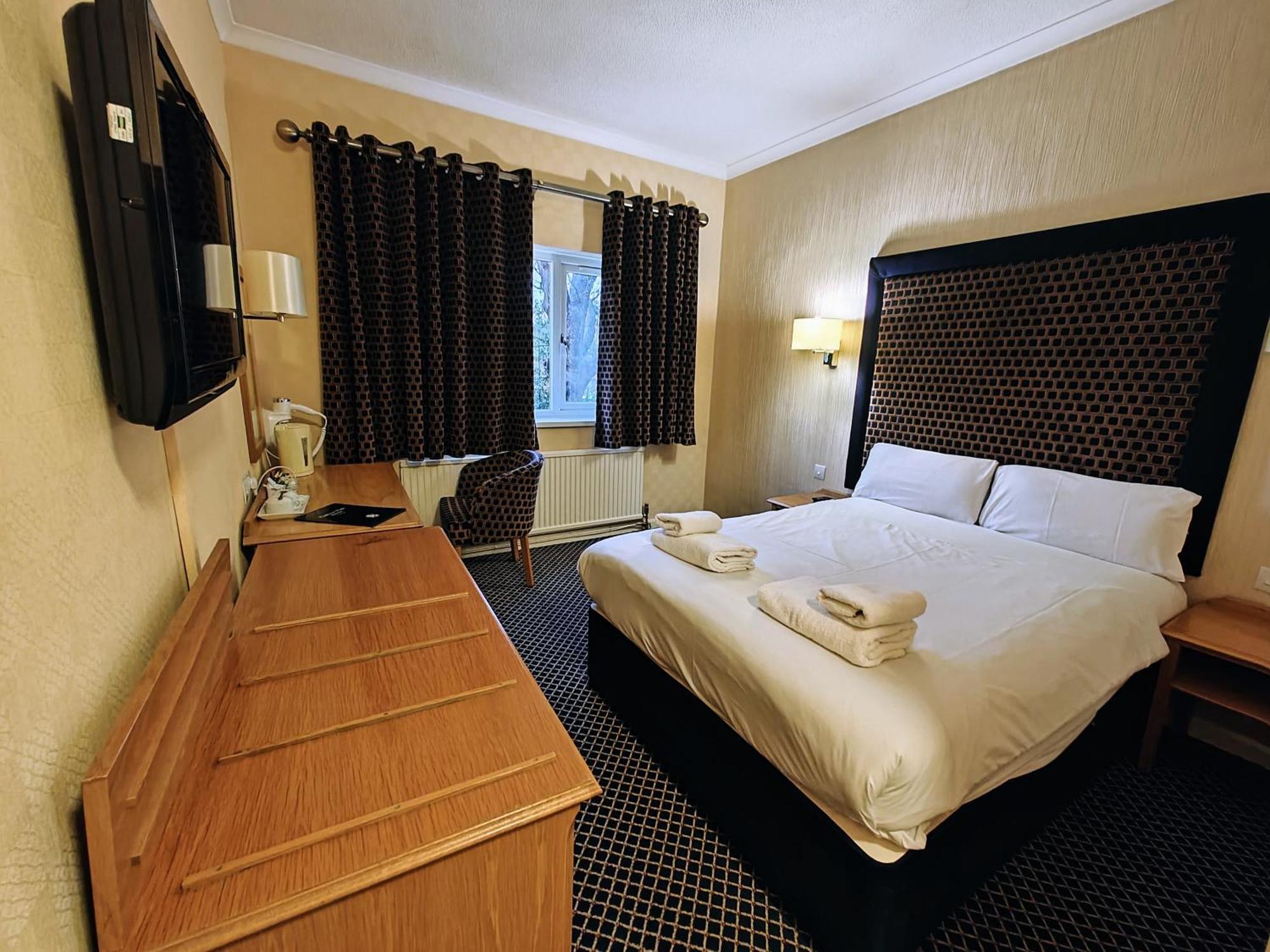Carlton Park Hotel Rotherham Esterno foto