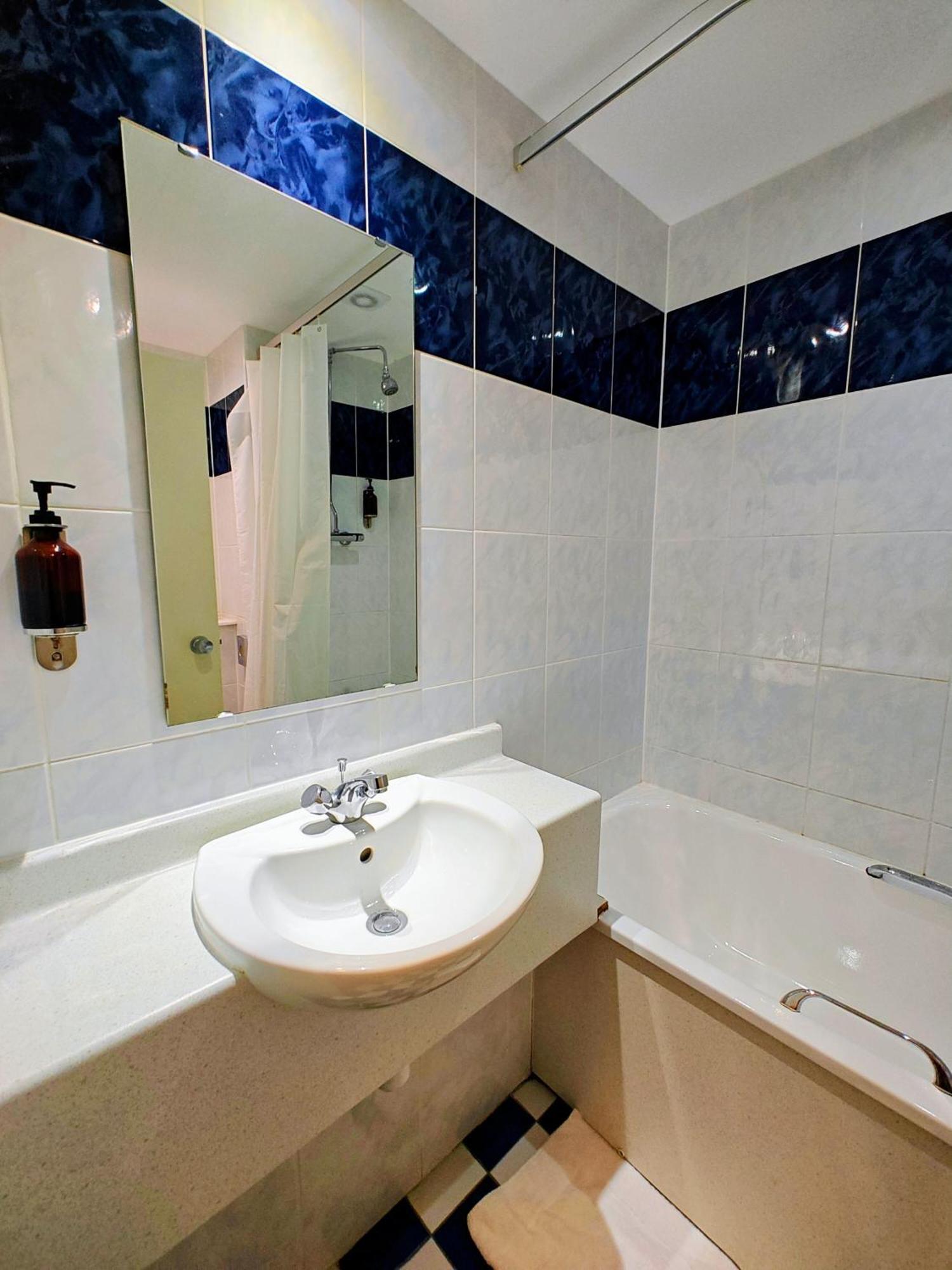 Carlton Park Hotel Rotherham Esterno foto