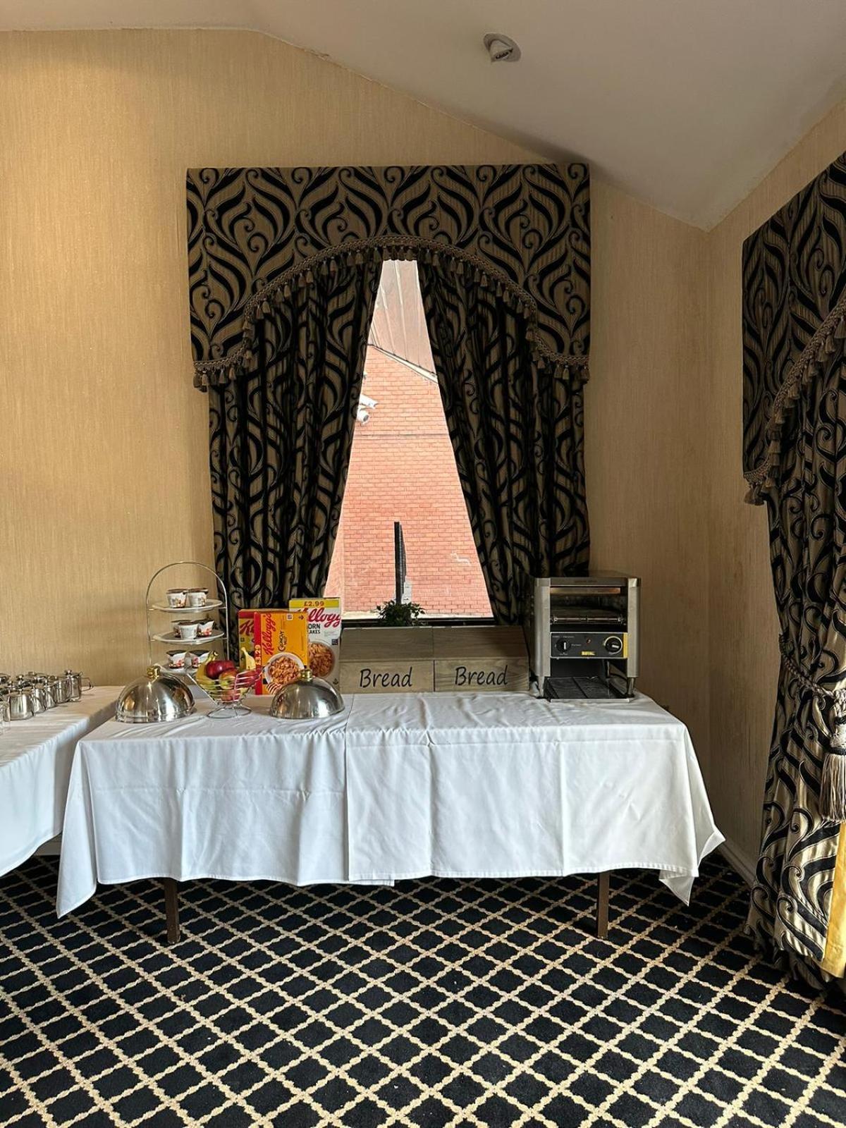 Carlton Park Hotel Rotherham Esterno foto