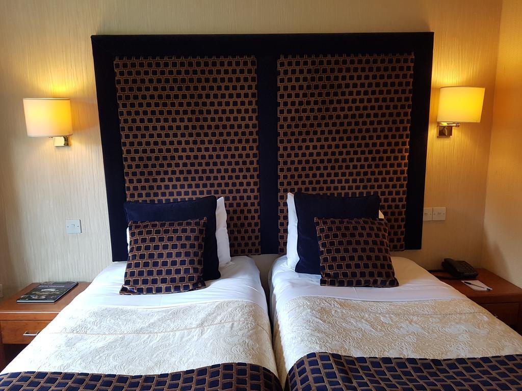 Carlton Park Hotel Rotherham Esterno foto