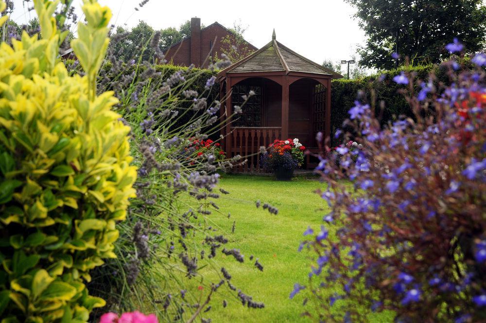Carlton Park Hotel Rotherham Esterno foto