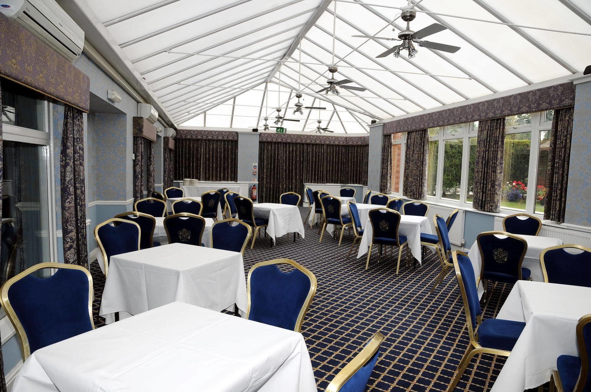 Carlton Park Hotel Rotherham Esterno foto