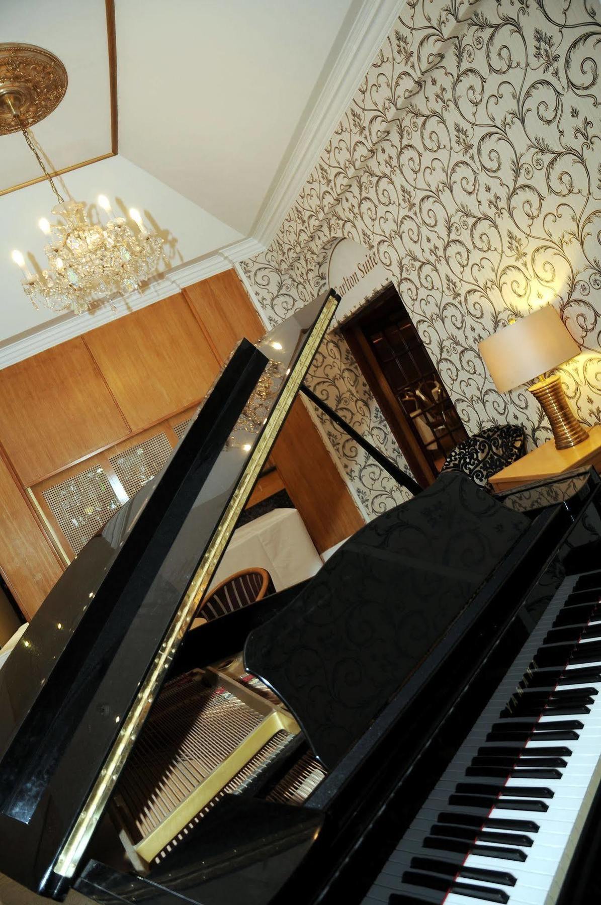 Carlton Park Hotel Rotherham Esterno foto