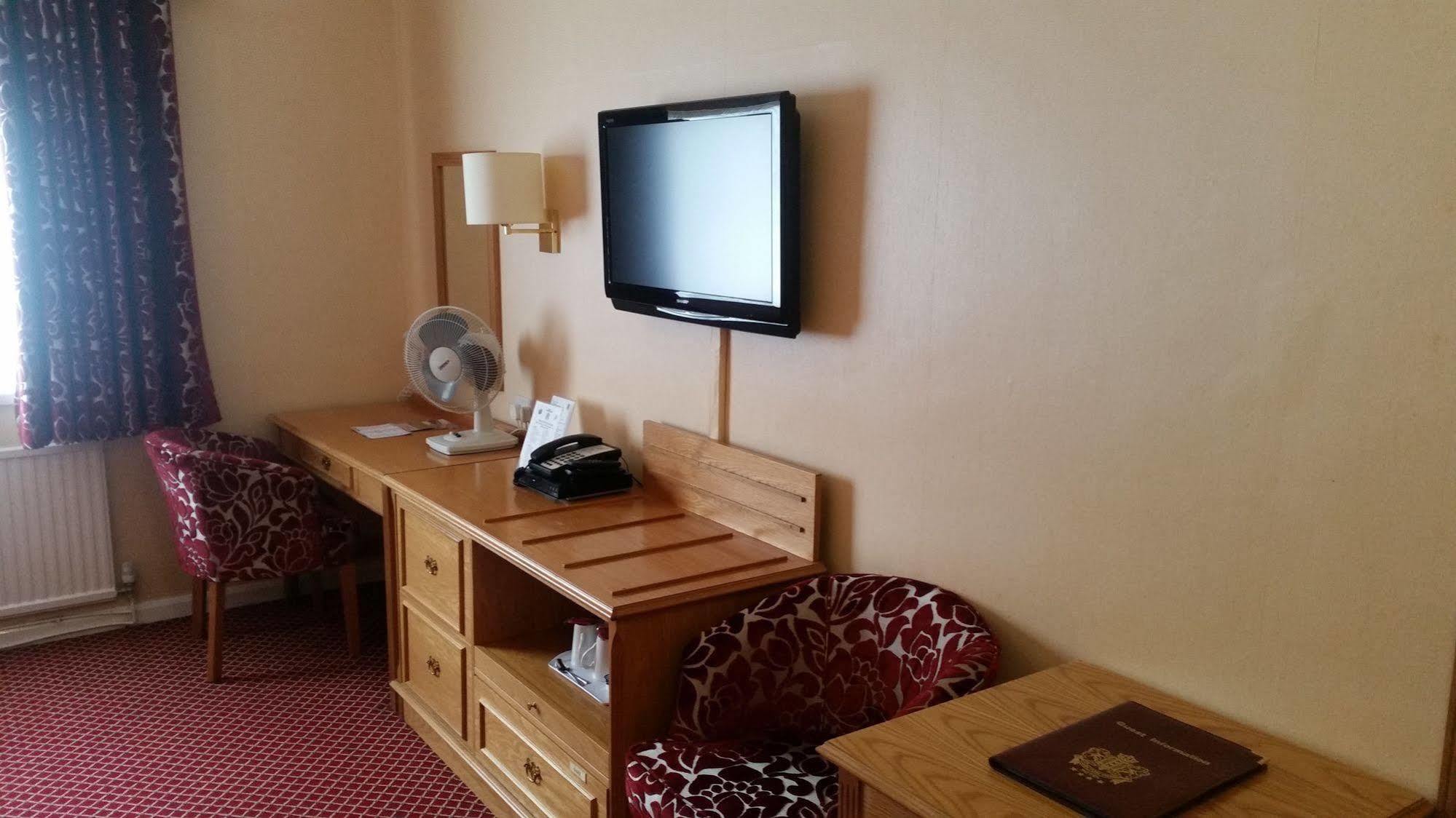Carlton Park Hotel Rotherham Esterno foto
