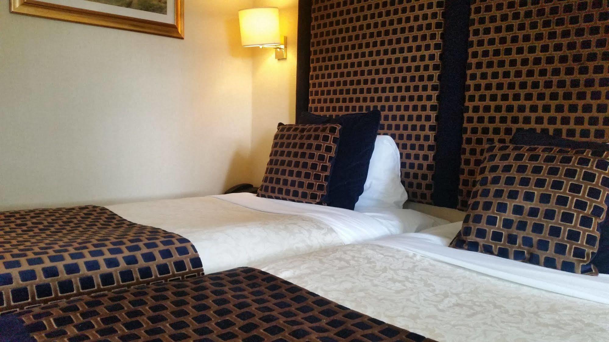 Carlton Park Hotel Rotherham Esterno foto