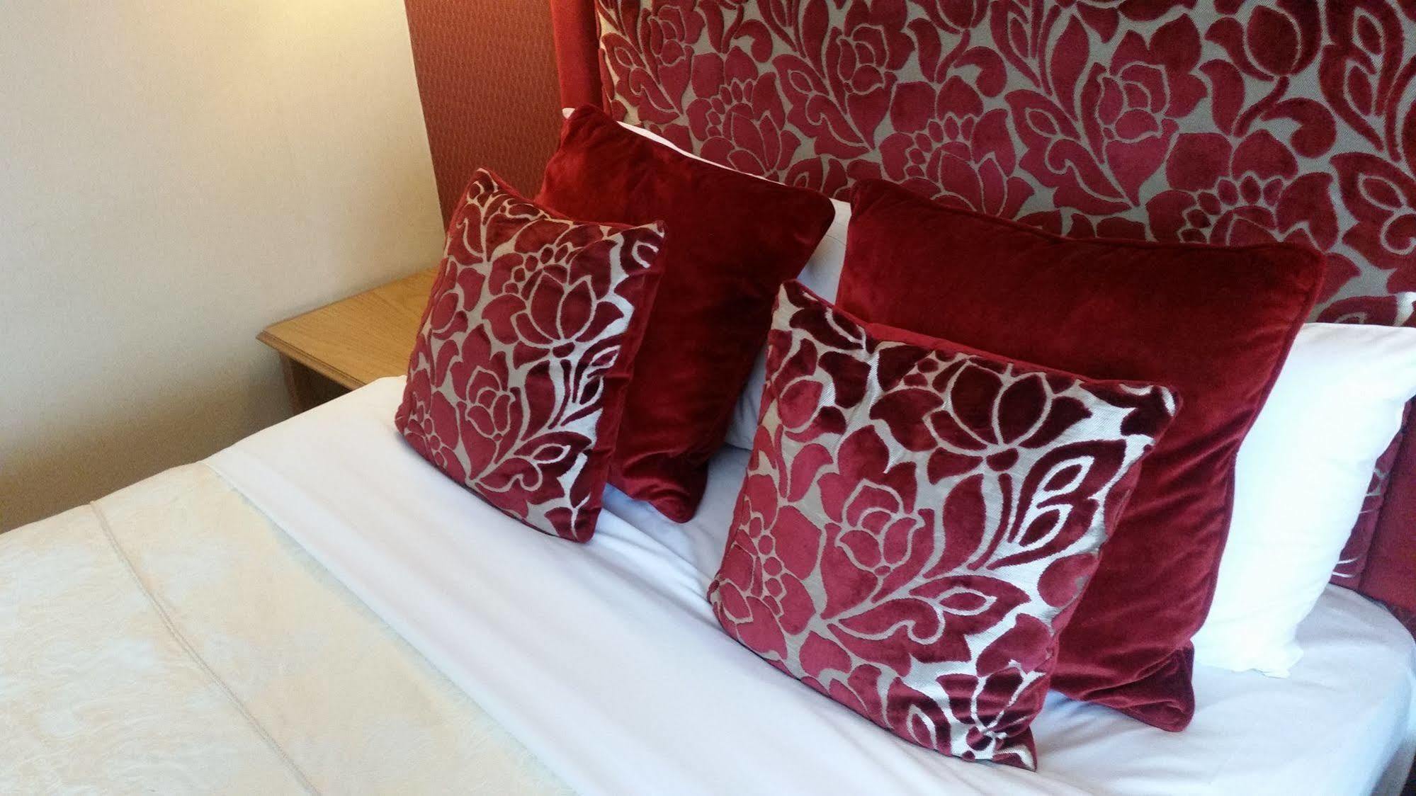 Carlton Park Hotel Rotherham Esterno foto